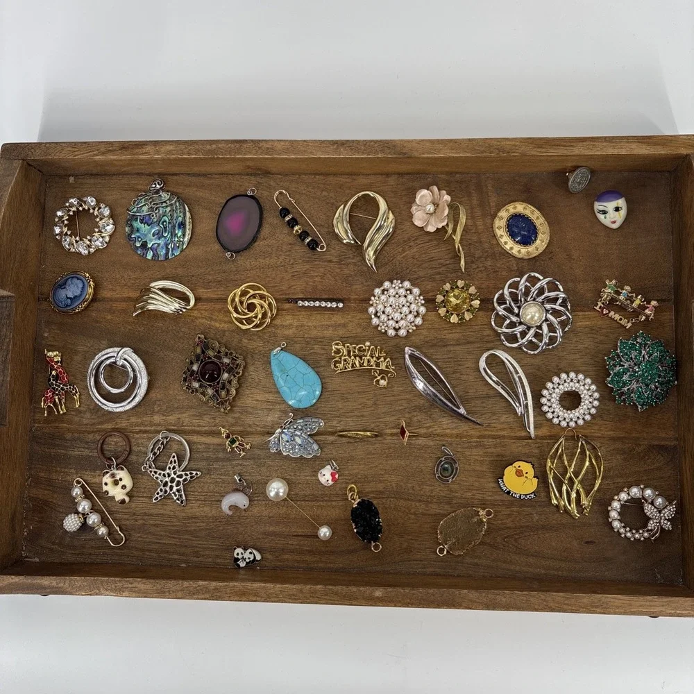 Mixed Lot Costume Jewelry Pins Bars Brooches Pendants Some Signed Vtg to Now 43